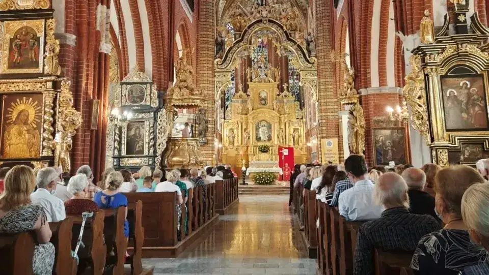 Czym różni się sanktuarium od kościoła? Odkryj zaskakujące różnice