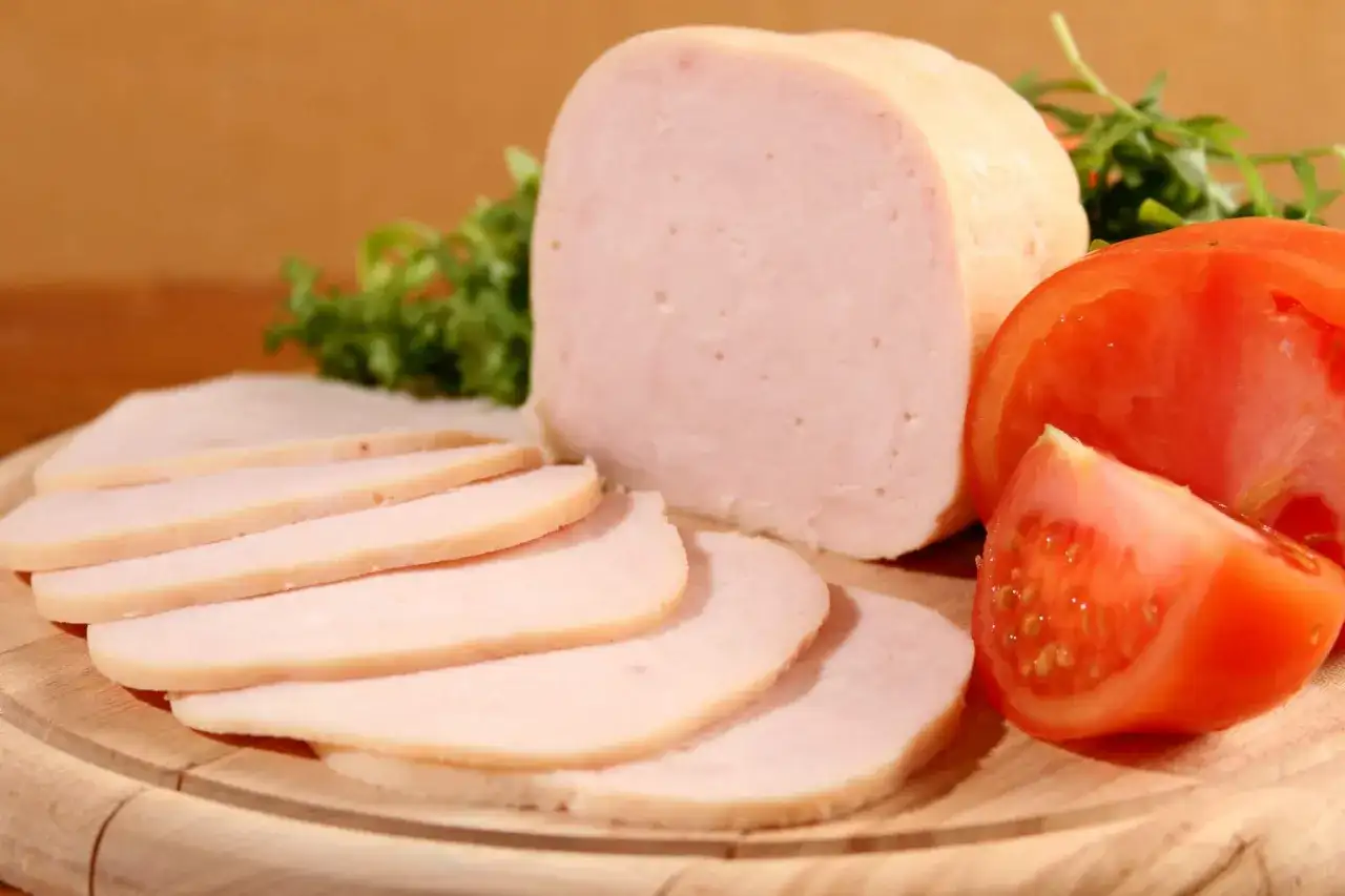 Ile kalorii ma szynka z kurczaka i dlaczego warto ją jeść?