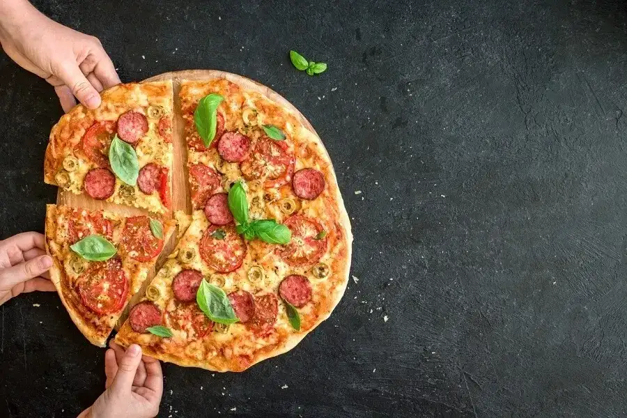Dlaczego pizza jest niezdrowa? Odkryj szkodliwe składniki i ich skutki