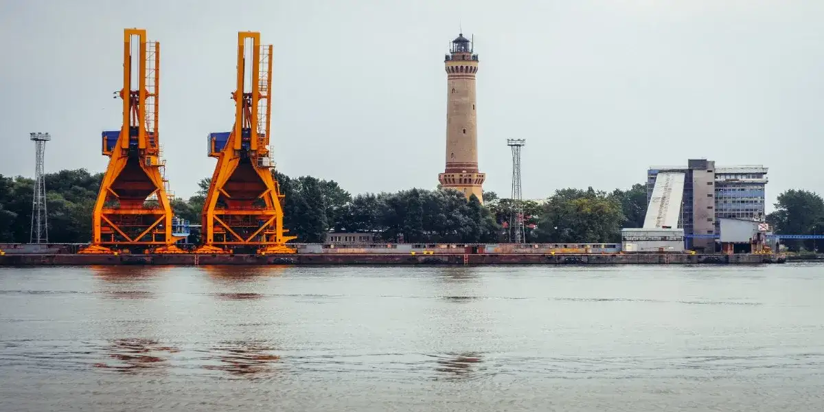 Jak długo płynie prom z Świnoujścia do Ystad? Sprawdź czas rejsu