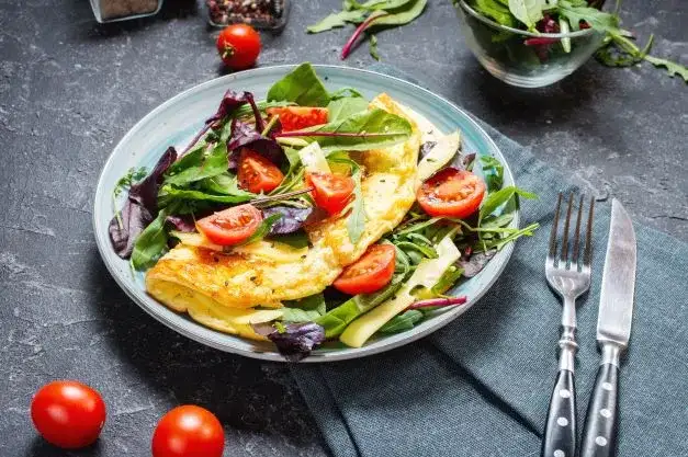 Kalorie w omlet z 3 jajek: Zaskakująco niski lub wysoki wynik?