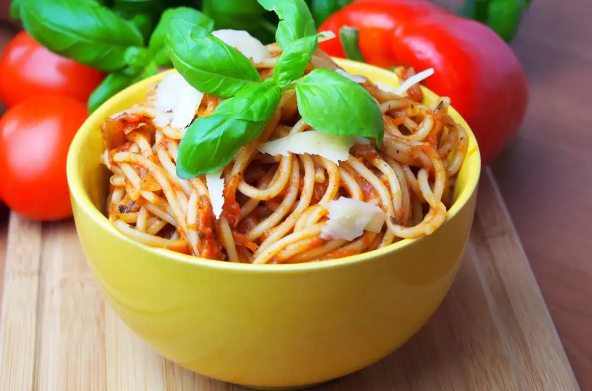Jak zrobić spaghetti bez mięsa - proste i smaczne przepisy na dania wegetariańskie
