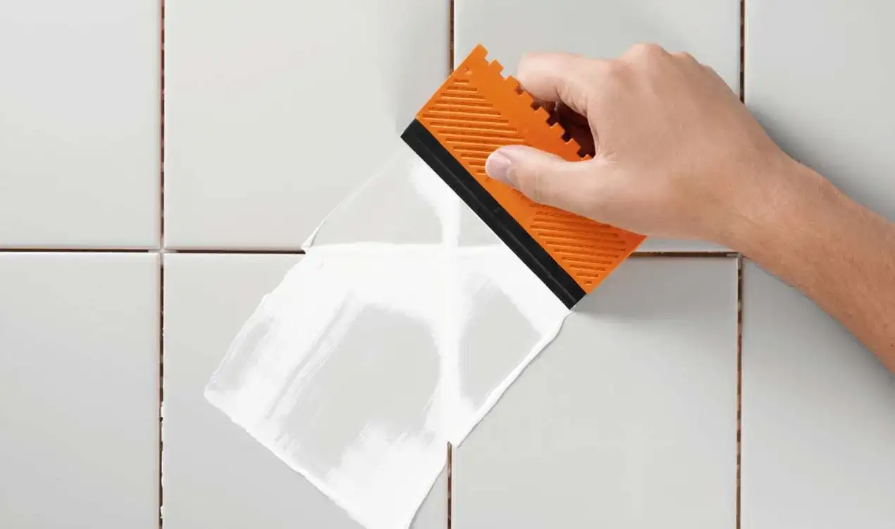 Fuga epoksydowa czy ceramiczna? Porównanie i wybór idealnej