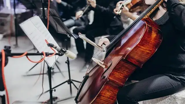 Ile kosztuje oprawa muzyczna w kościele? Sprawdź, jak uniknąć ukrytych kosztów i zaoszczędzić