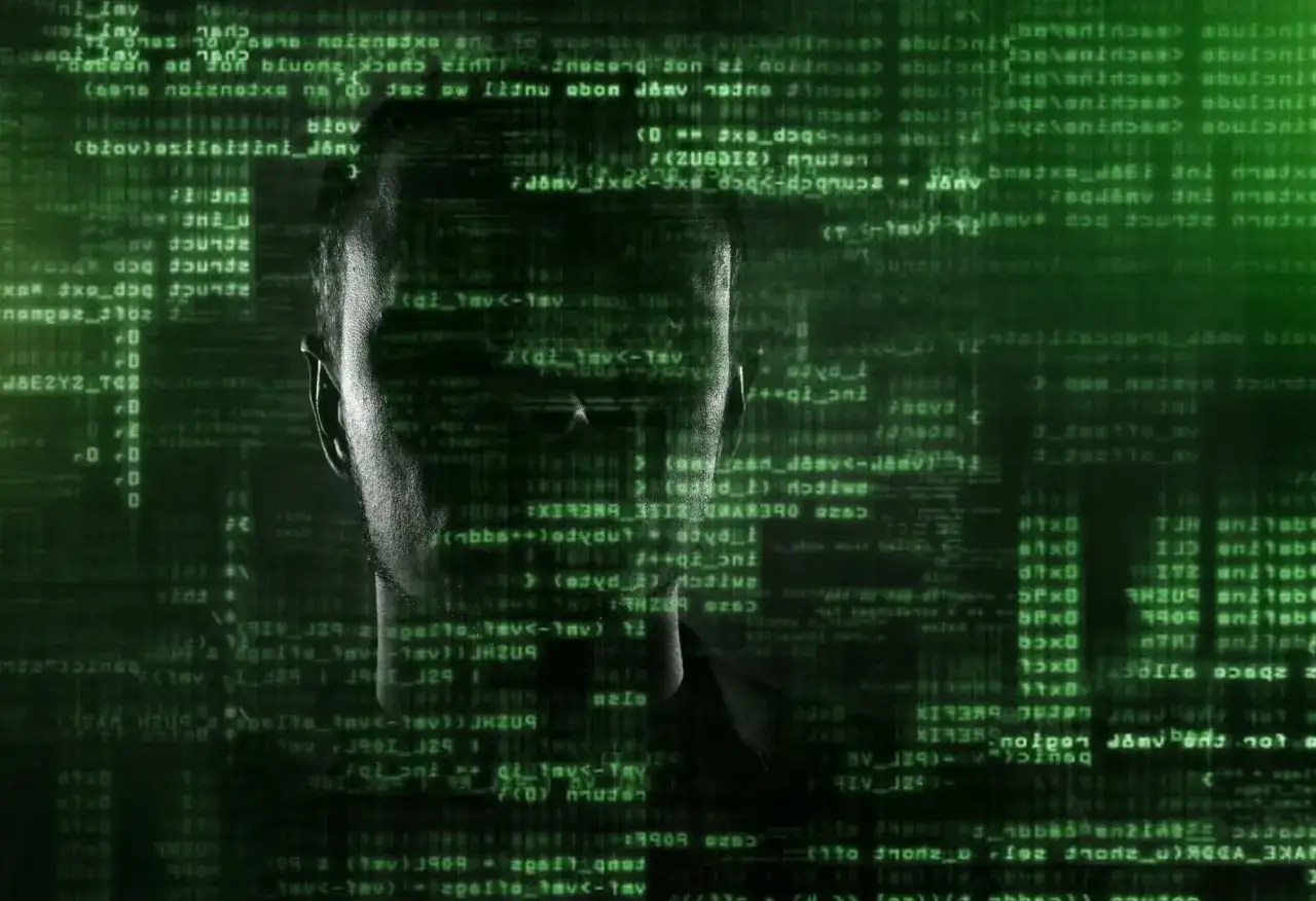 Twarz hakera w zielonym kodzie. Czy to jest tour po świecie cyberprzestępczości?