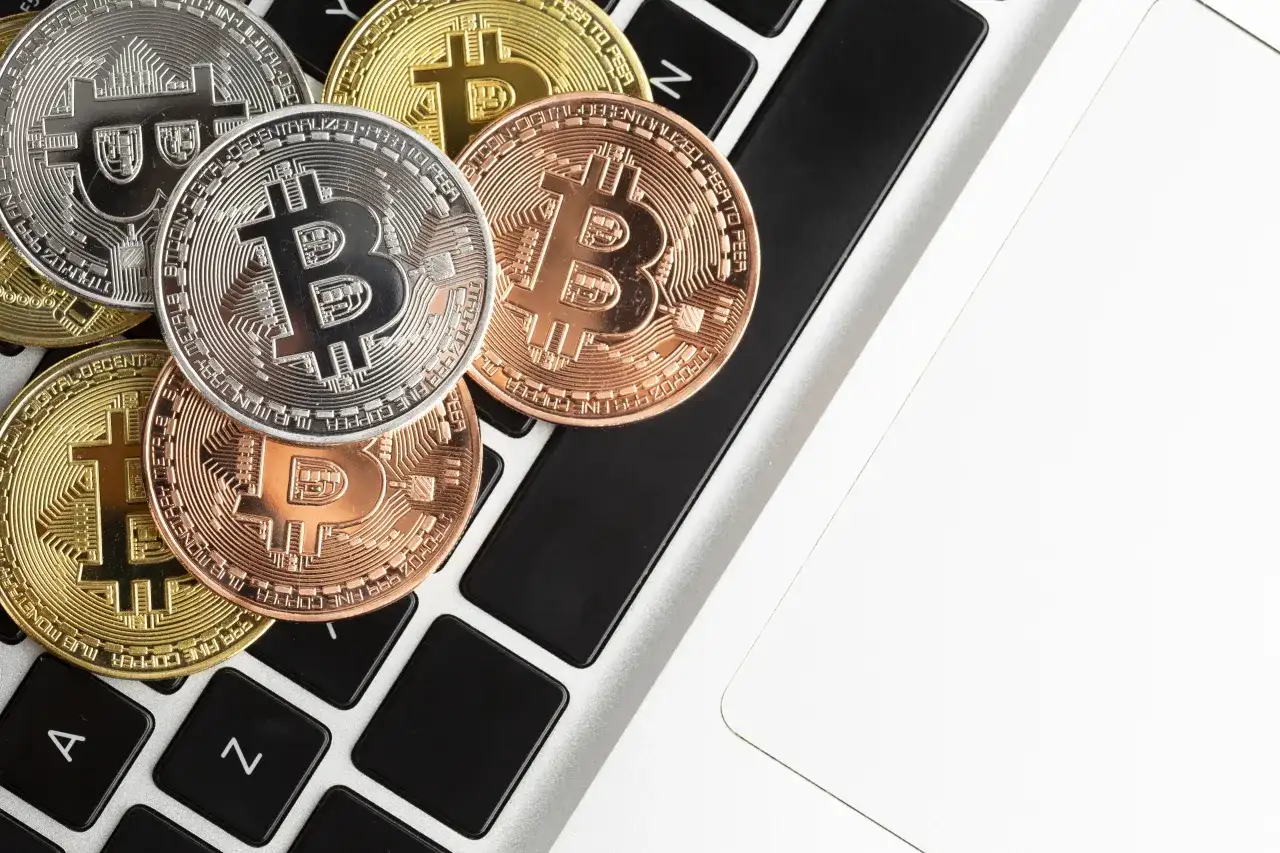 Inwestowanie w kryptowaluty krok po kroku – jak działa i od czego zacząć