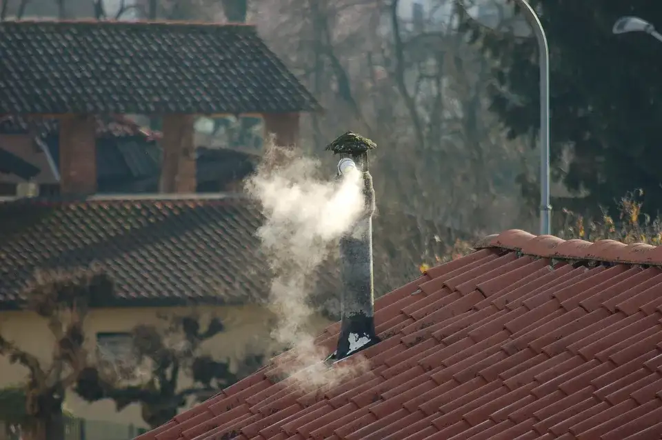 Jak ograniczyć dym z komina i poprawić jakość powietrza w domu