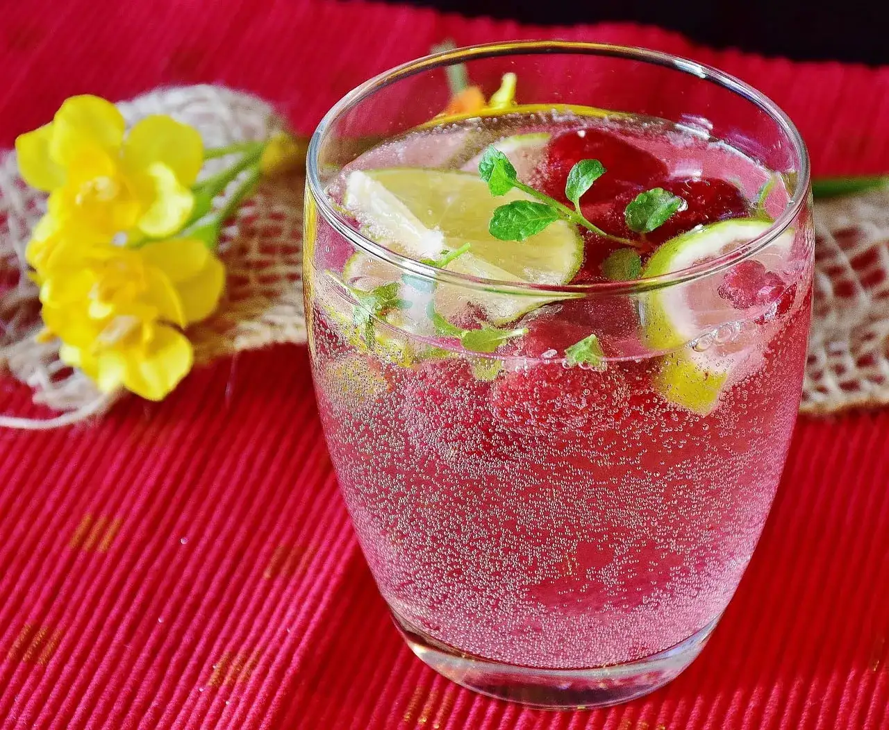 Jakie owoce do drinków? Odkryj najlepsze składniki do koktajli