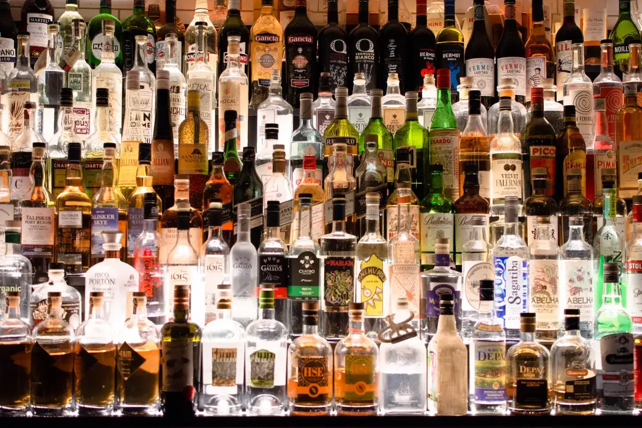 Wybór najmniej kalorycznego alkoholu to wyzwanie wśród tej bogatej oferty.