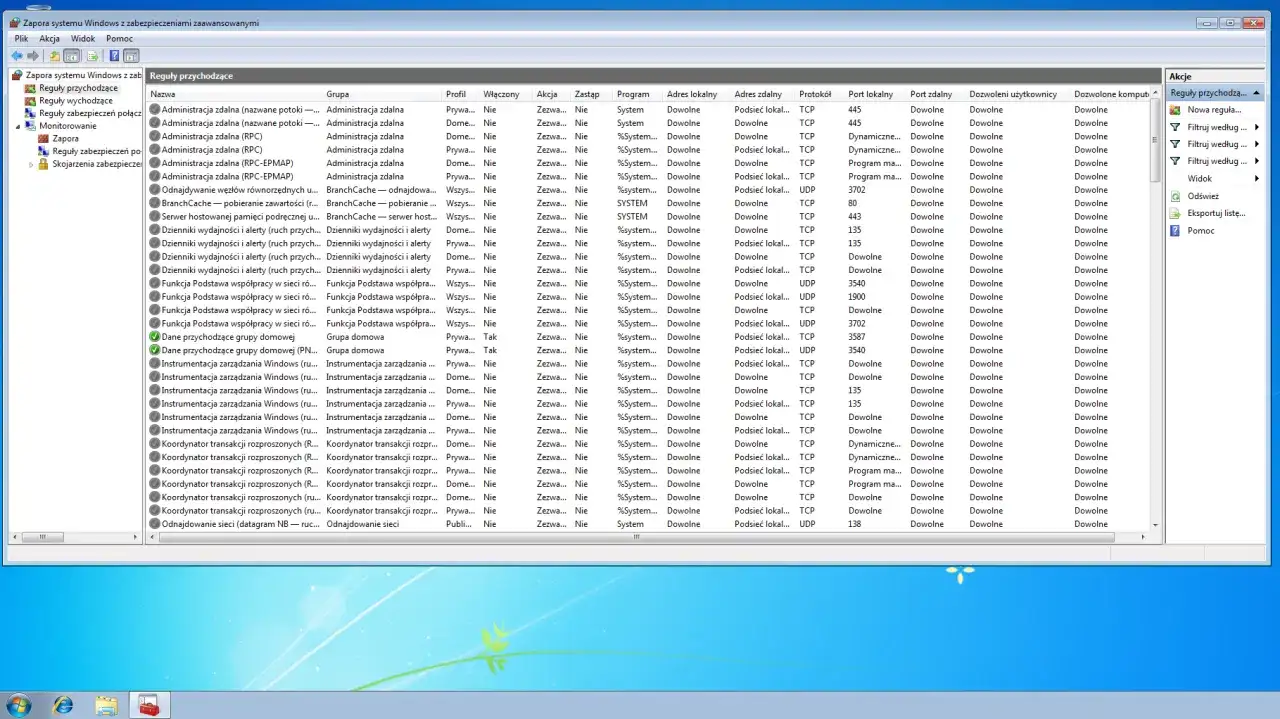 Zapora systemu Windows z zaawansowanymi regułami przychodzącymi i wychodzącymi, pokazująca szczegóły połączeń sieciowych.