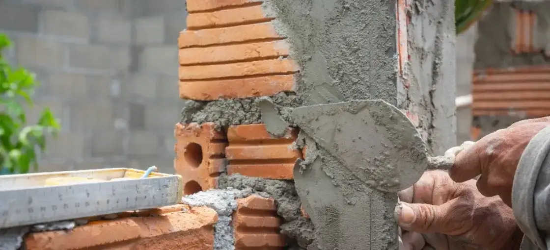 Ile schnie zaprawa tynkarska? Poznaj kluczowe czynniki
