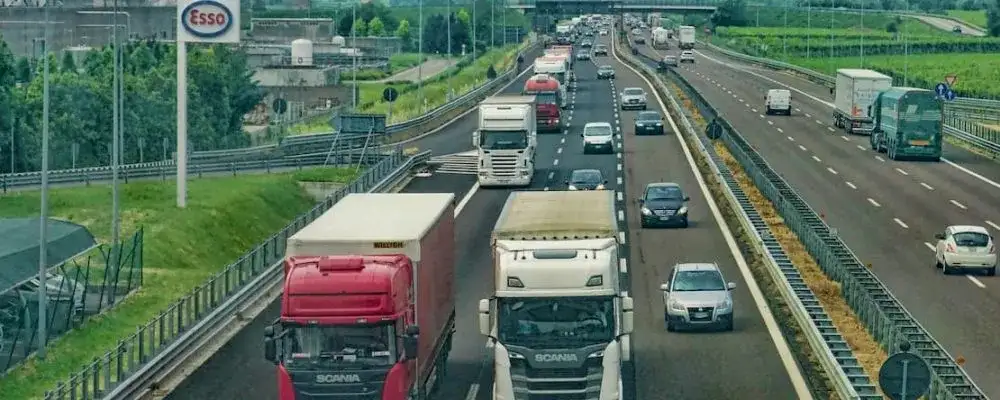 Ile kosztuje ubezpieczenie ciężarówki? Poznaj ukryte koszty i czynniki