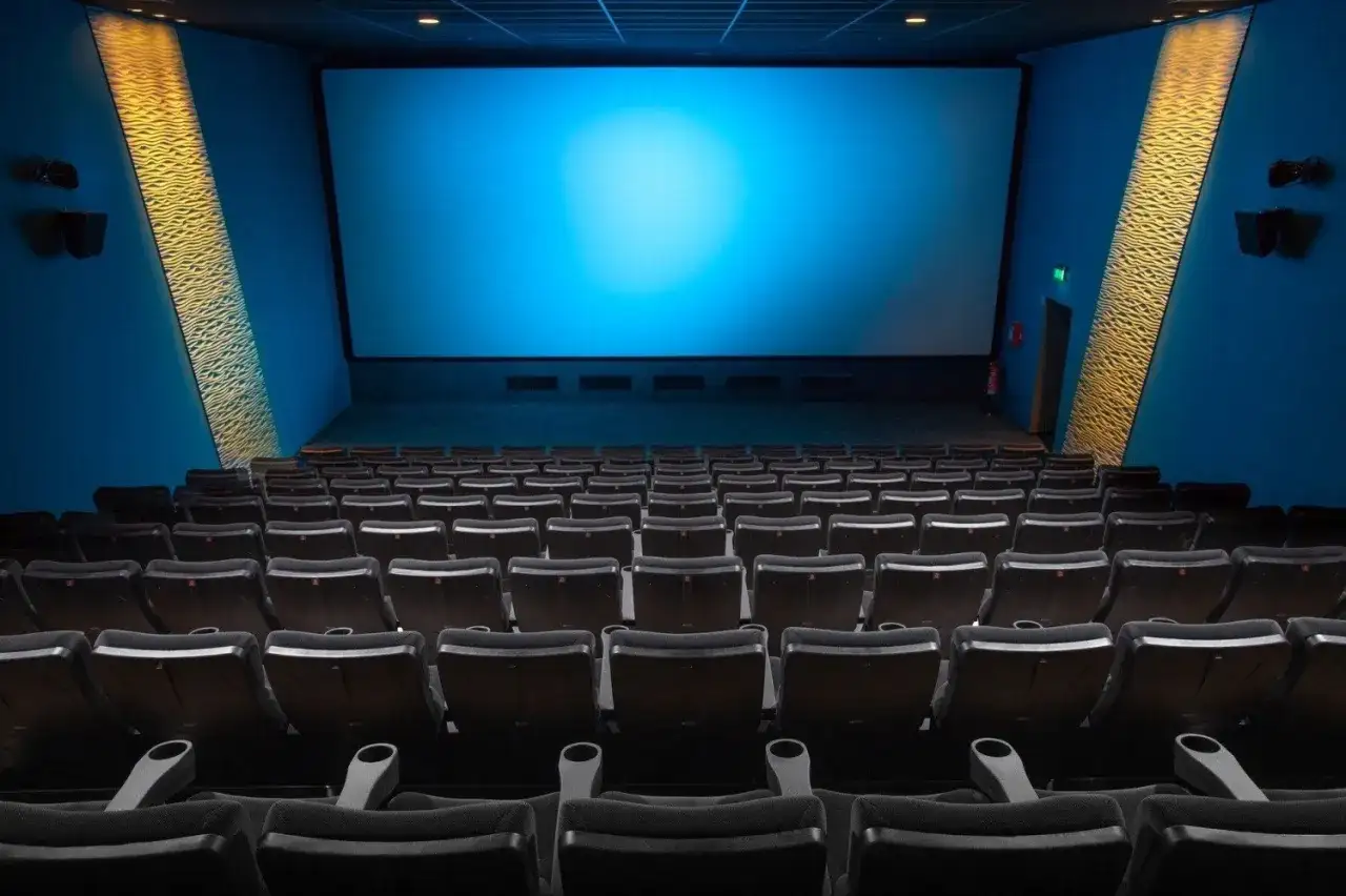 Czy można wnosić jedzenie do kina Cinema City? Zasady, które musisz znać