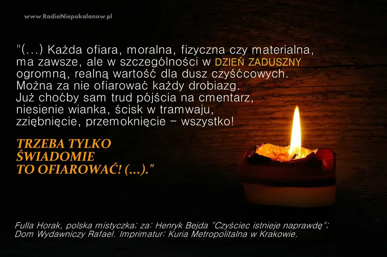 Płonąca świeca na ciemnym tle. Cytat o ofiarach dla dusz czyśćcowych, jak wywołać ducha przez świadome ofiarowanie.