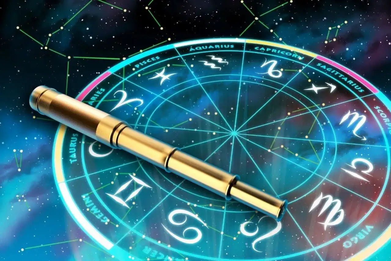 Złota luneta spoczywa na tle koła zodiaku, gdzie 23 sierpnia znak zodiaku to Panna.