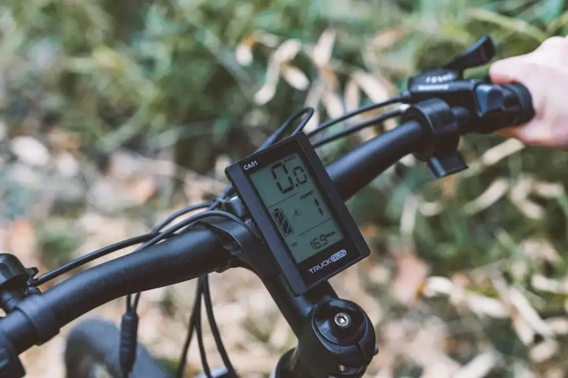 Rejestracja roweru elektrycznego: Kiedy e-bike to motorower?