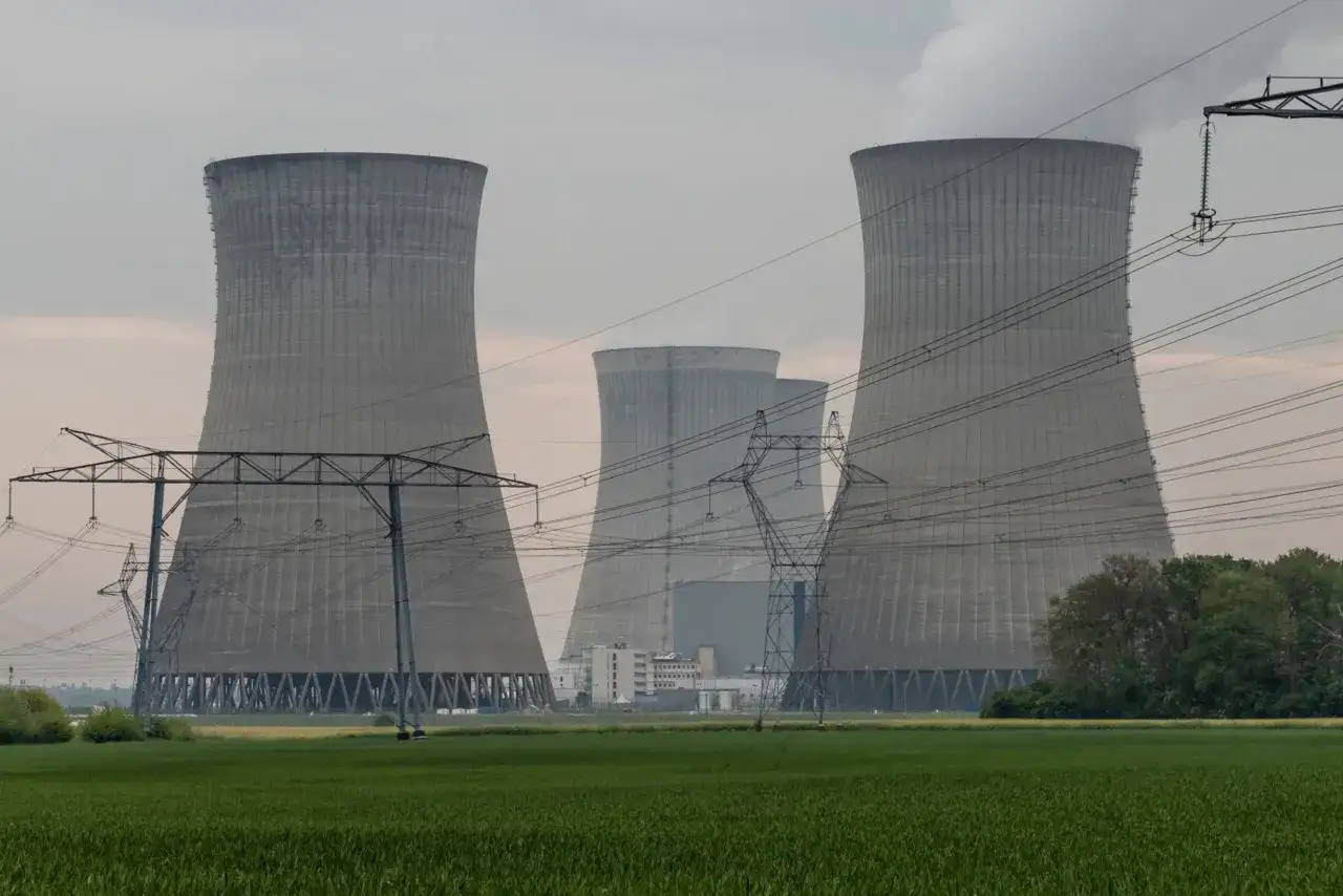 Kiedy zacznie działać elektrownia jądrowa w Polsce? Kluczowe daty i plany