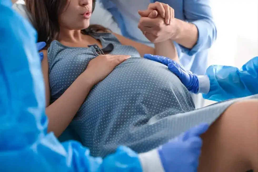 Ile trwa wywoływanie porodu oksytocyną? Fakty, które powinieneś znać