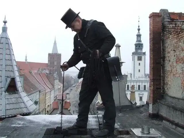 Co sprawdza kominiarz przy odbiorze budynku? Uniknij kosztownych błędów