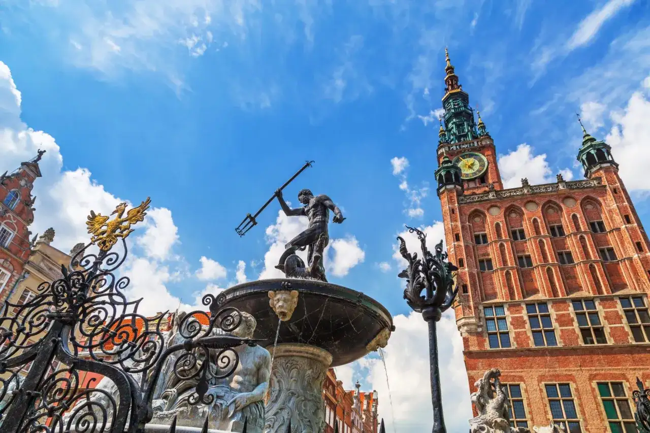 Fontanna Neptuna i Ratusz Głównego Miasta – symbole, z czego słynie Gdańsk.