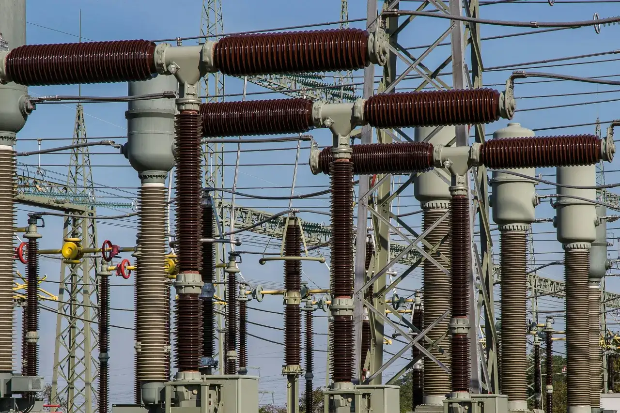 Energia w firmie pod kontrolą – jak działać mądrze