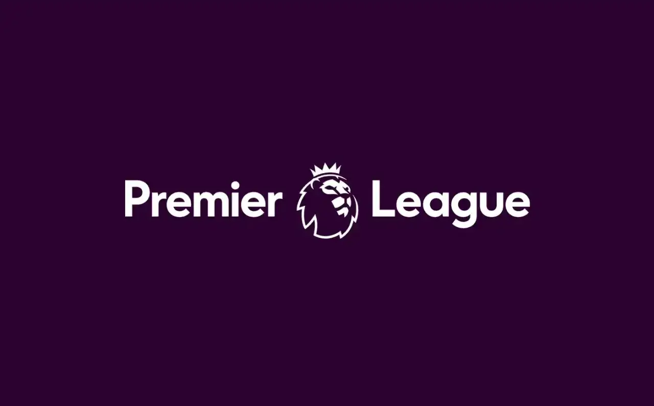 Logo Premier League z białym lwem w koronie i napisem "Premier League" na fioletowym tle.