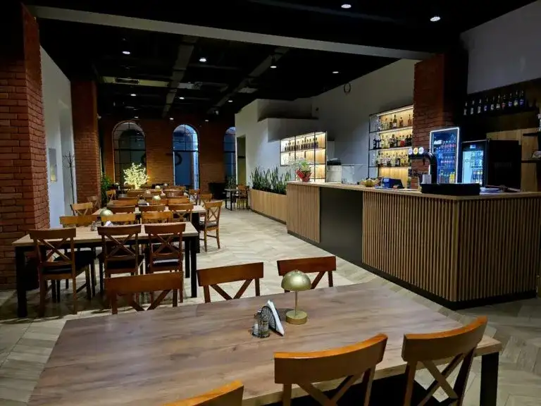 Gdzie zjeść w Wadowicach? Odkryj najlepsze restauracje i smaki