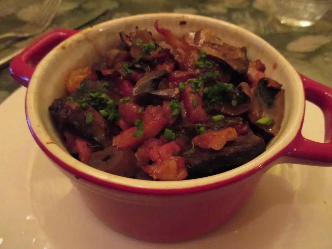 Pyszny przepis na beef bourguignon, który zaskoczy Twoich gości