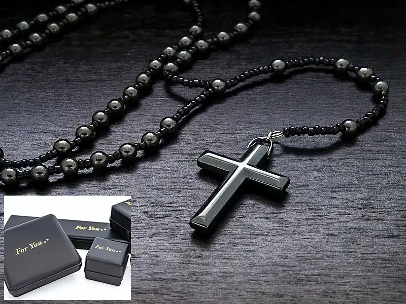 Wisiorek jak różaniec – piękno biżuterii łączącej modlitwę i styl
