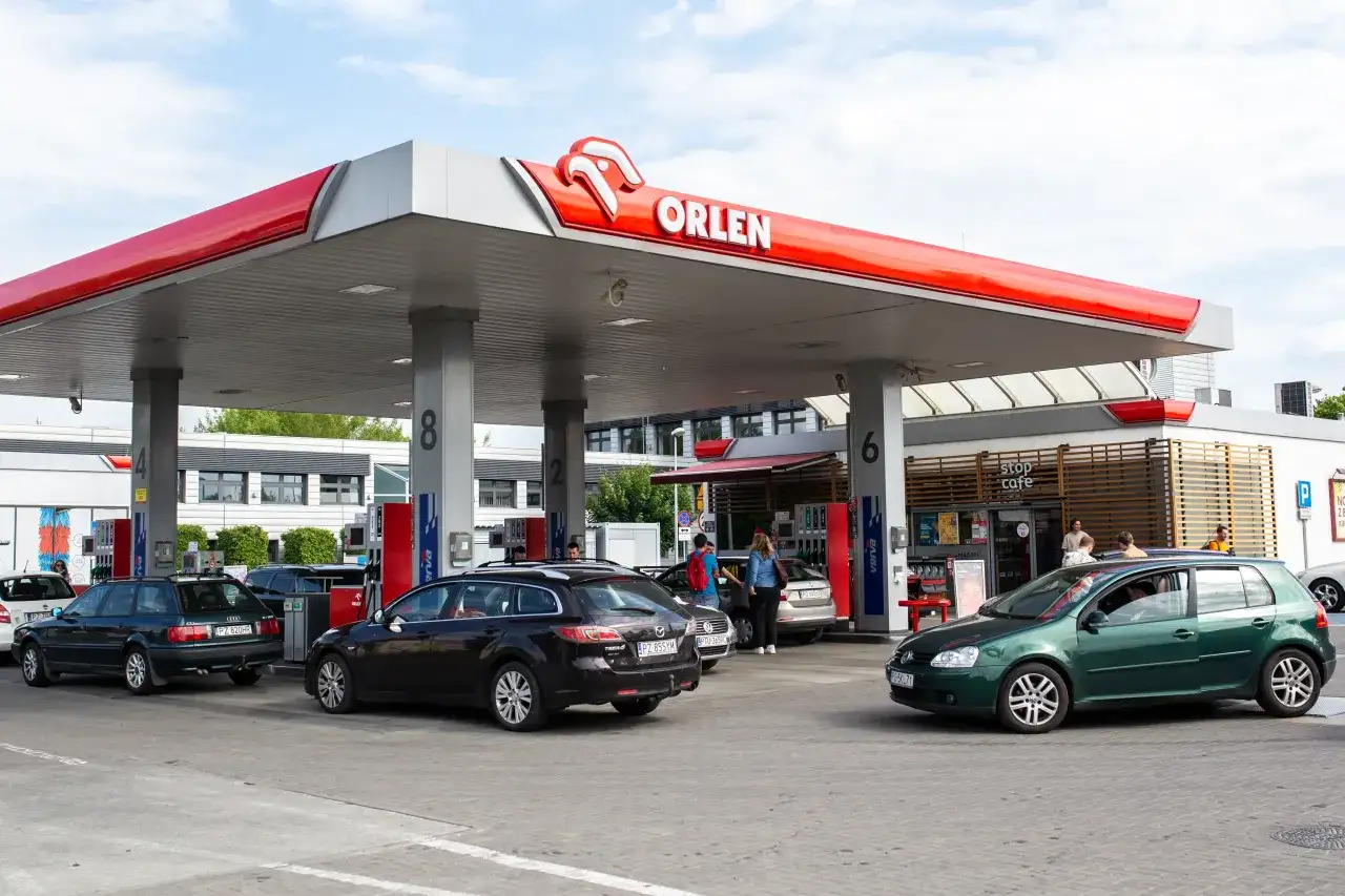 Od kiedy tańsze paliwo na Orlen? Sprawdź daty i zniżki już teraz