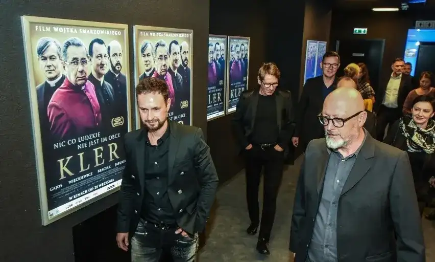 Gdzie można obejrzeć film kler w kinie? Sprawdź najlepsze miejsca