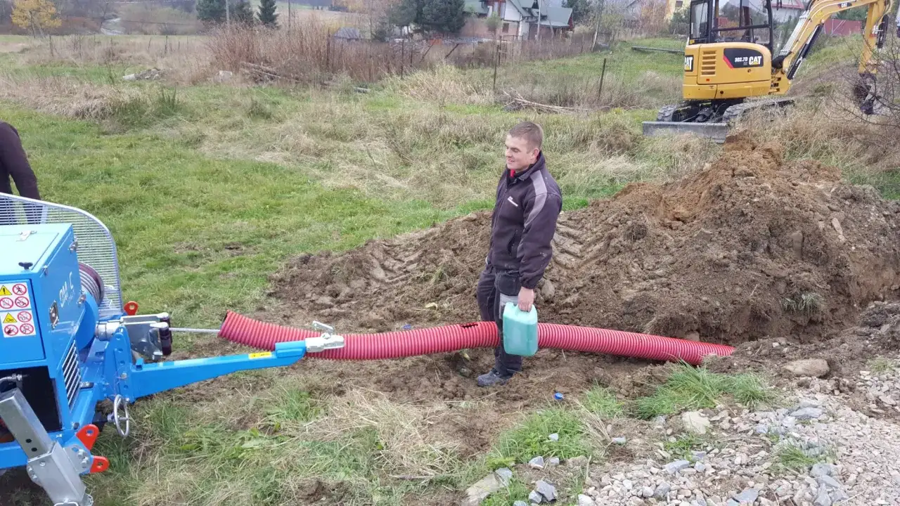 Przecisk pod drogą: Co to jest i jak się go wykonuje?