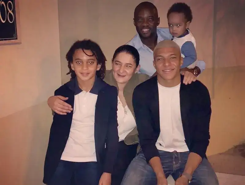 Kylian Mbappé rodzina: tajemnice jego życia i wpływ na karierę