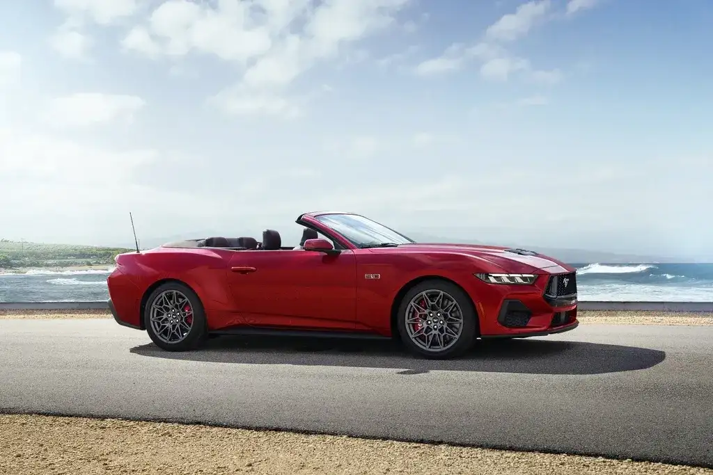 Mustang z automatem czy manualem - co wybrać i na co uważać w 2025?