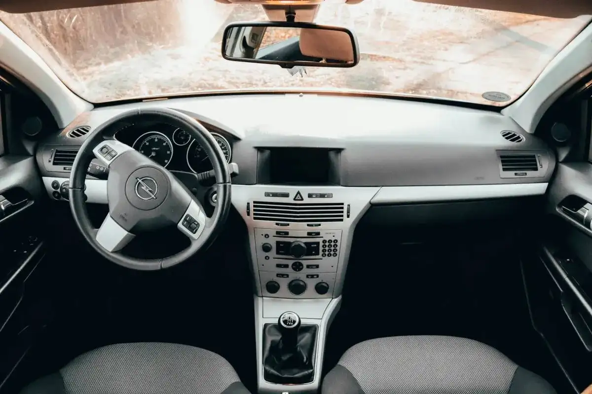 Ile pali Opel Astra 1.6 benzyna? Rzeczywiste spalanie i koszty użytkowania