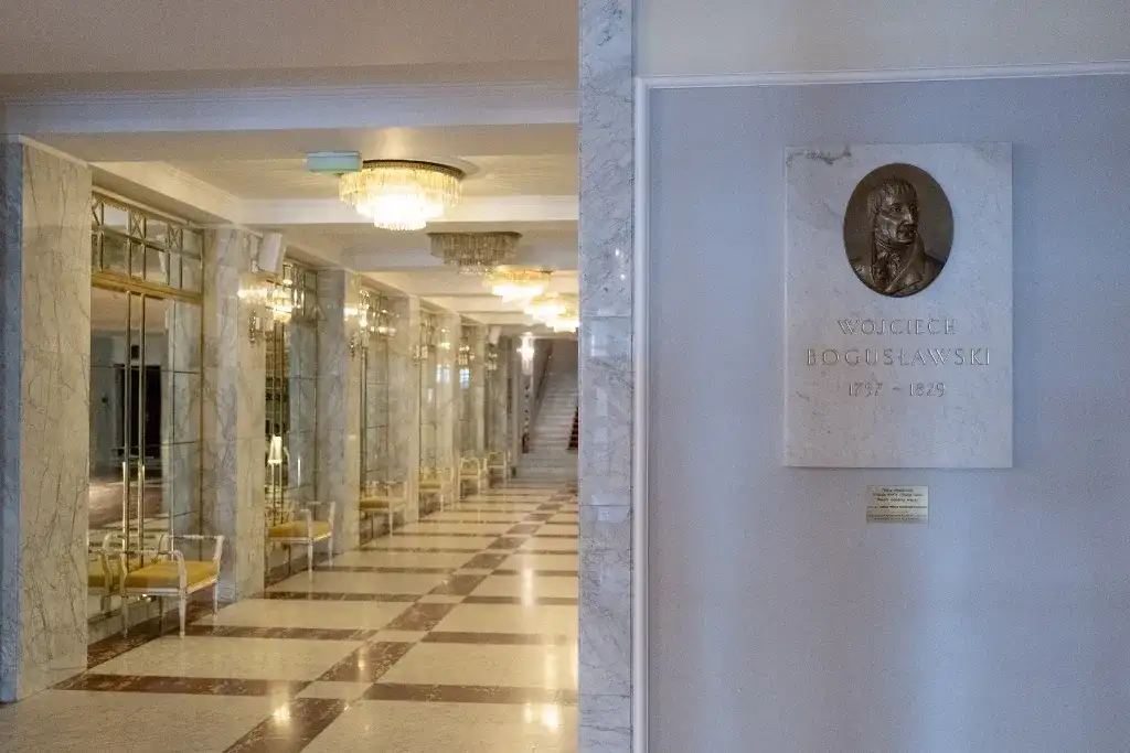 Teatr narodowy co to? Odkryj jego historię i znaczenie w Polsce