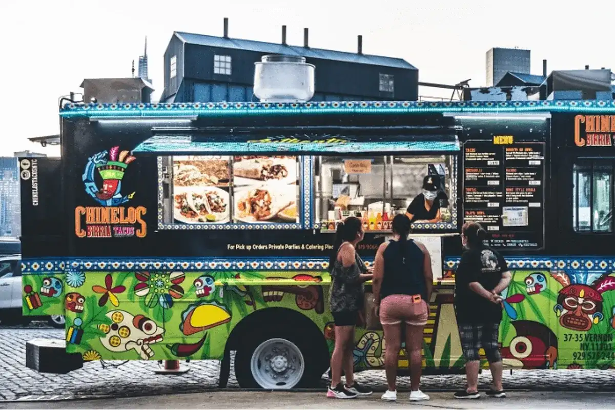 Ile można zarobić na food trucku? Poznaj realne zyski i koszty biznesu