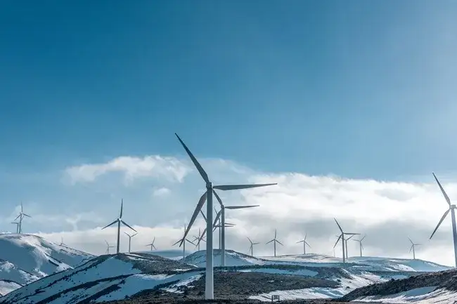 Jak działa elektrownia wiatrowa? Zaskakujące fakty o energii wiatrowej