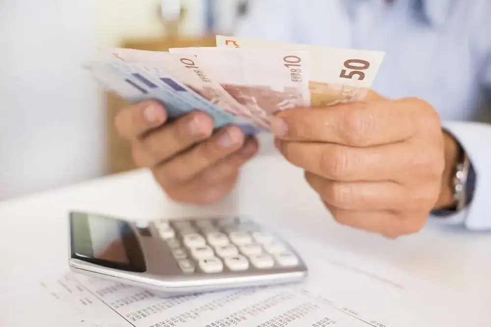 2100 euro brutto na netto w Niemczech: Dokładne przeliczenie