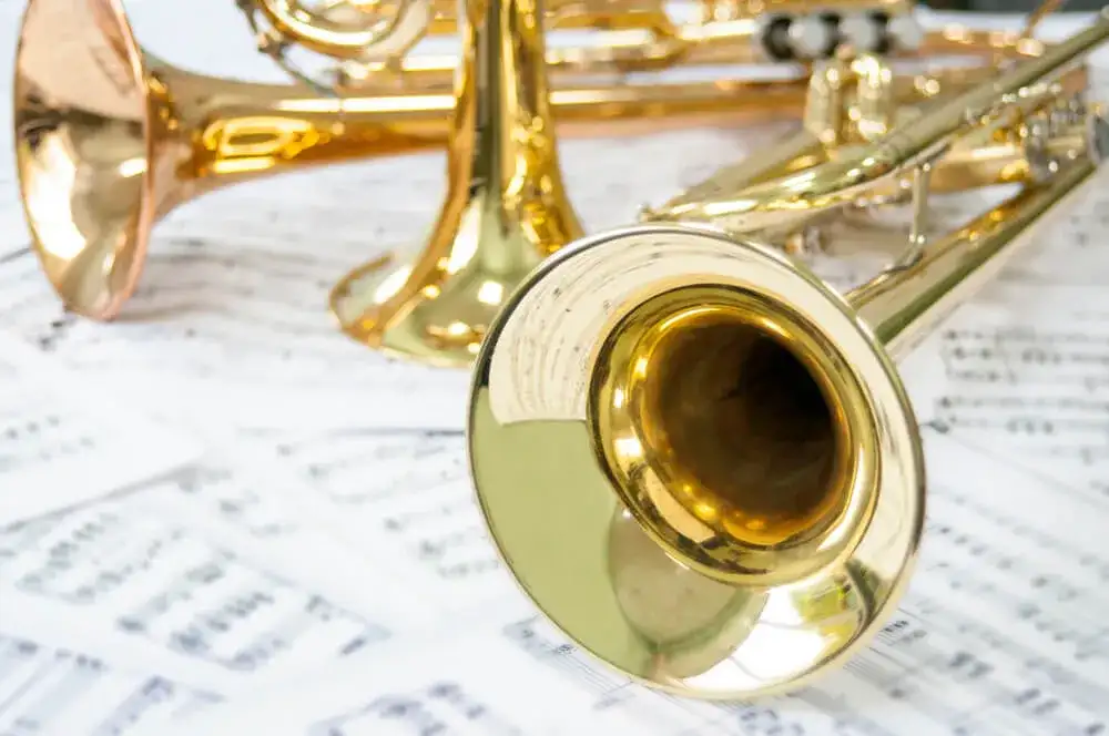 Jakie są instrumenty dęte? Poznaj ich rodzaje i unikalne brzmienia