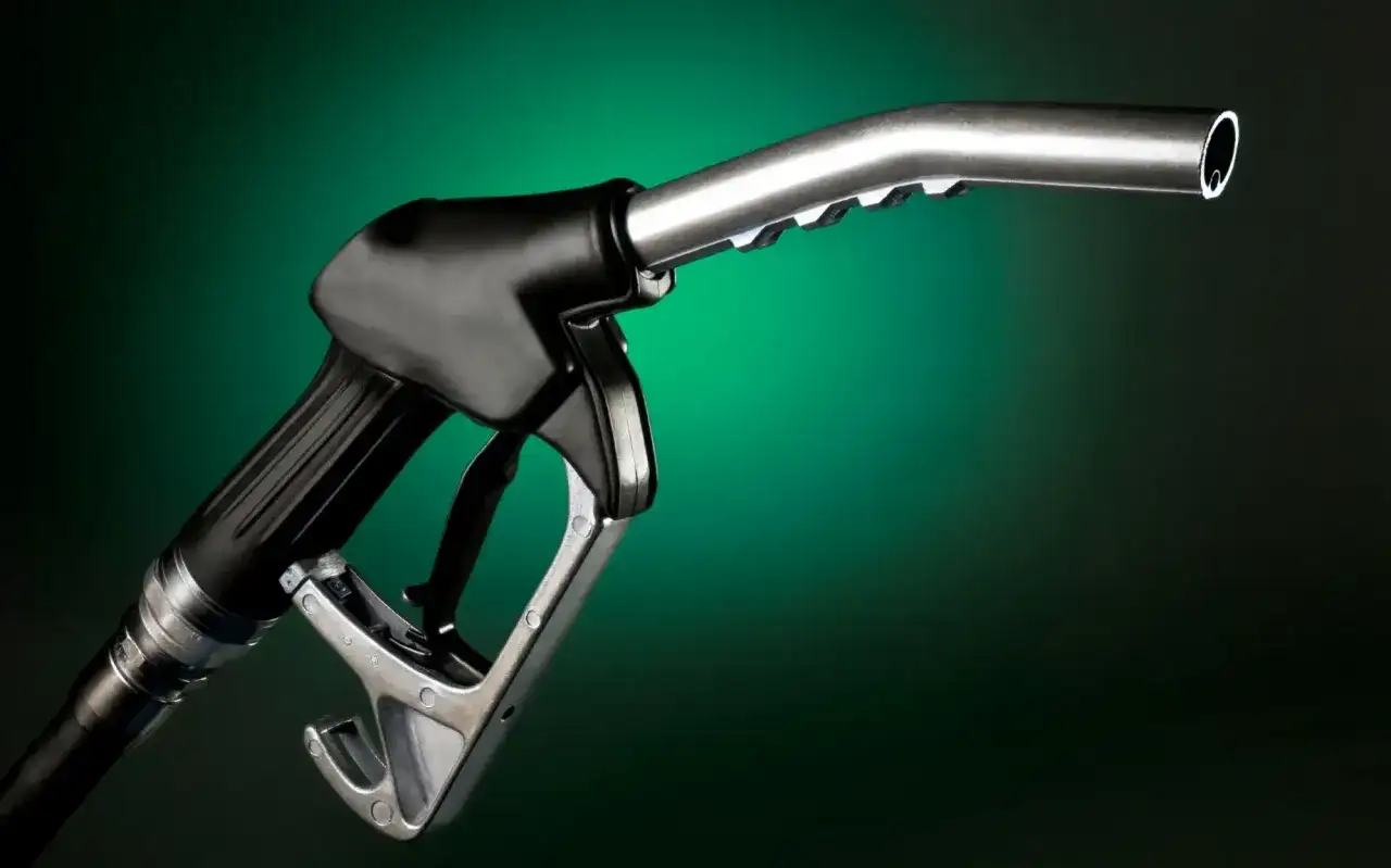 Olej napędowy to diesel czy benzyna? Poznaj kluczowe różnice