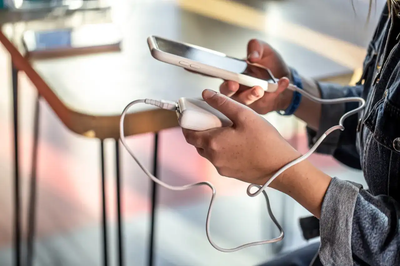 Jak dbać o baterię w iPhone? 5 nawyków, które realnie przedłużą jej życie