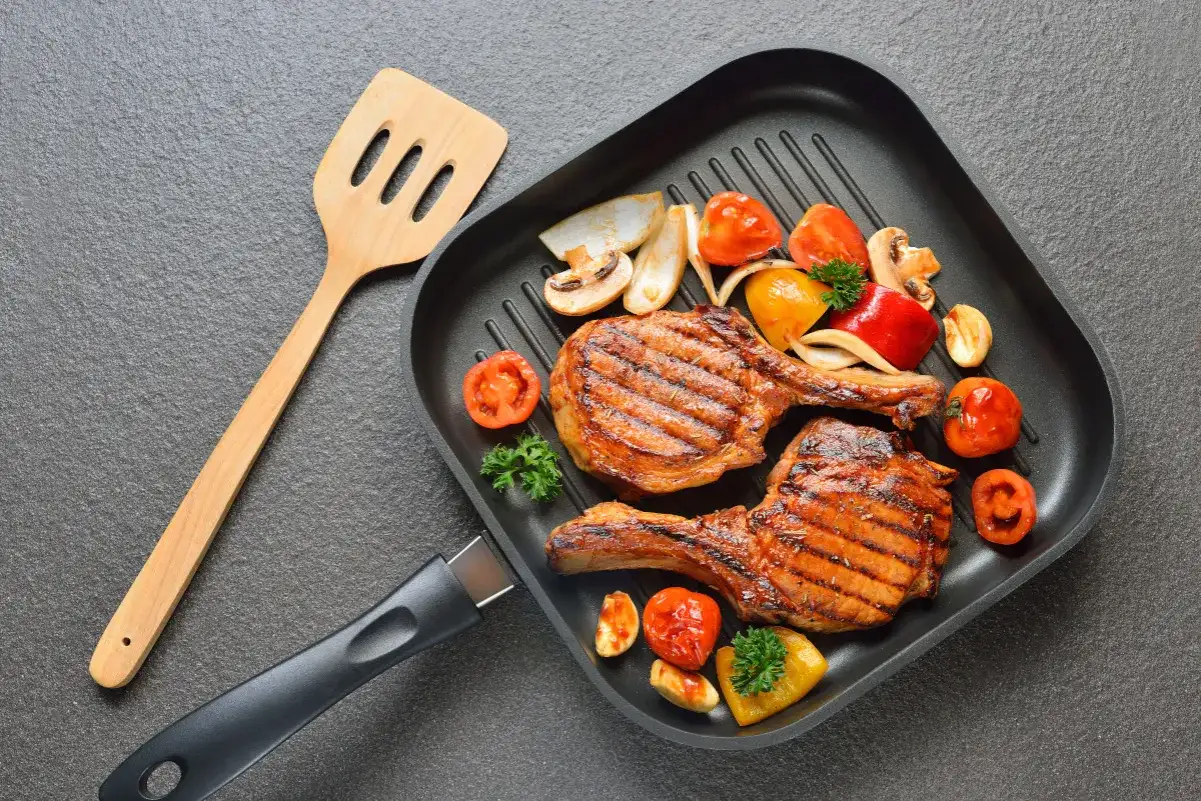 Jak smażyć na patelni grillowej: sekrety idealnych potraw z grillowym smakiem