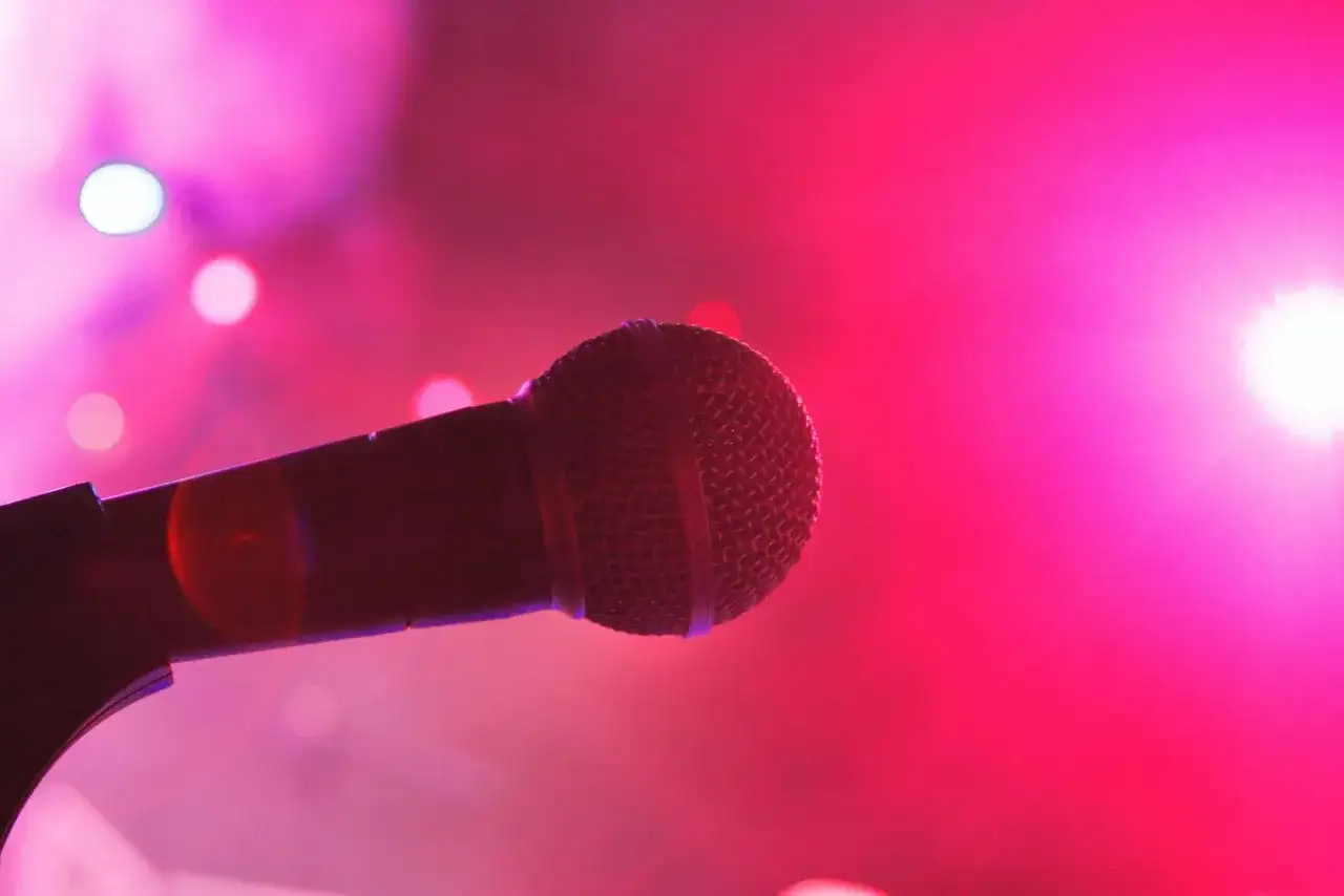 Śpiewanie melodii bez tekstu: Techniki i znaczenie wokalizy