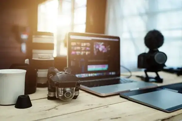 Jak użyć laptopa jako monitor HDMI i uniknąć problemów z połączeniem