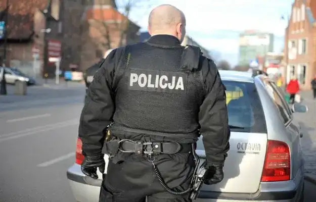 Jak długo policja może przetrzymywać telefon - poznaj swoje prawa i terminy