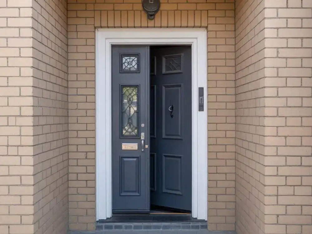 Jak zablokować drzwi - skuteczne metody zabezpieczenia przed włamaniem