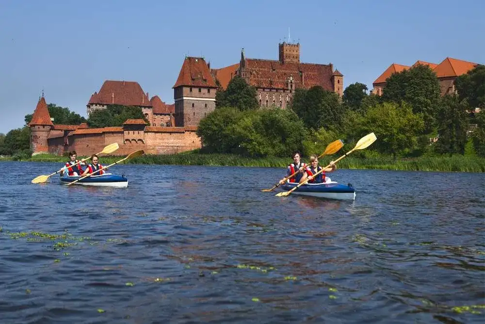 Jaka rzeka płynie przez Malbork? Tajemnice Nogatu i jego historia