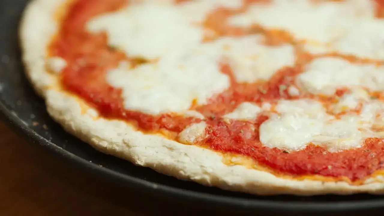 Jak jeść pizzę we Włoszech: Tradycje, które warto znać