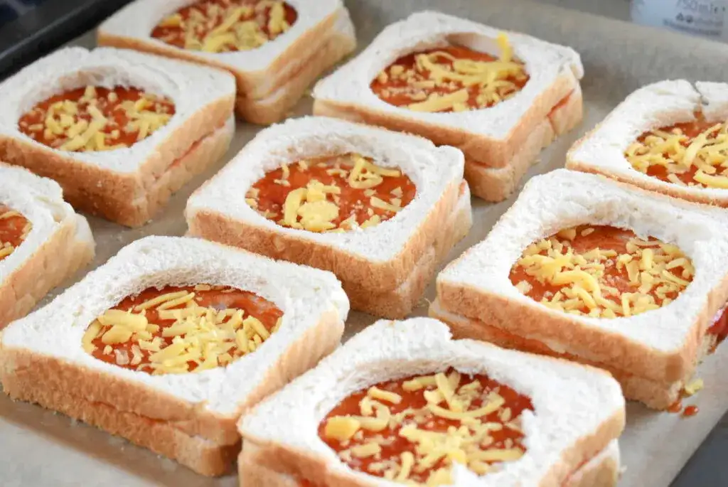 Szybkie kolacje z chleba tostowego: przepisy na ciepło w 30 minut